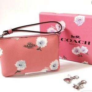 NEW (NWT) Coach Wristlet & Charms Style No. C3218